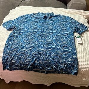 Brand new with tags. Button up collared, short sleeve shirt. Size XXL